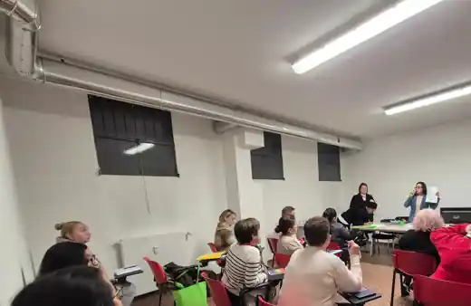 Lezione del corso per assistenti familiari con la docente